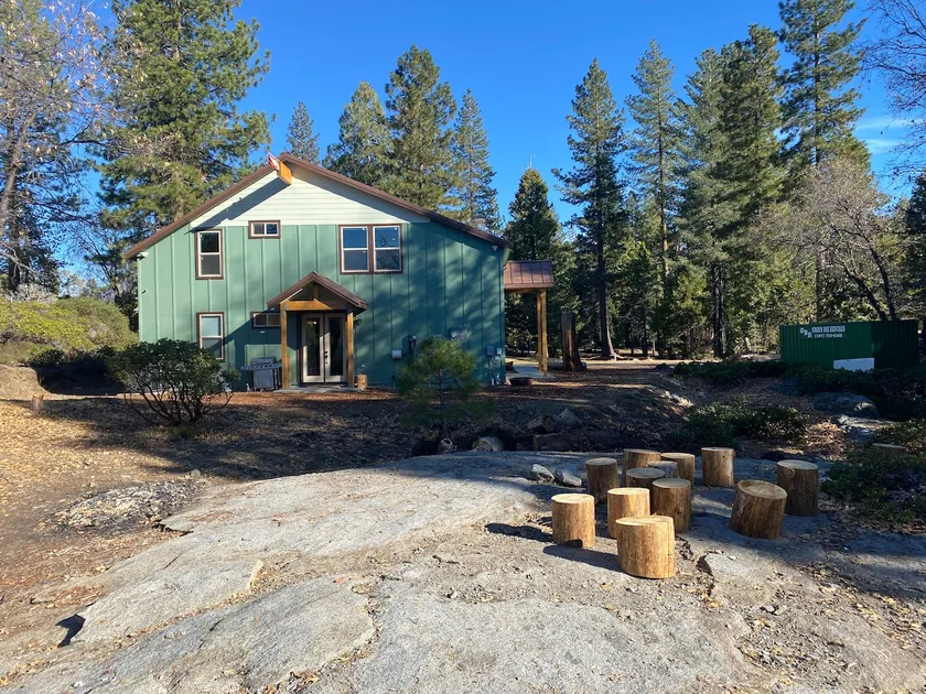 Cheerful 4 bedroom cabin on private 3 acre site. - Image 1