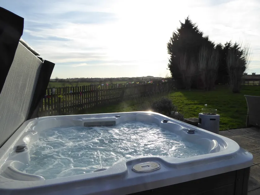 South View Country House Sleeps 12 - Hot Tub - Views - Image 1