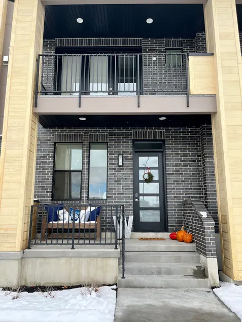 ”The Manhattan”: downtown Provo 3-bed townhome - Image 1