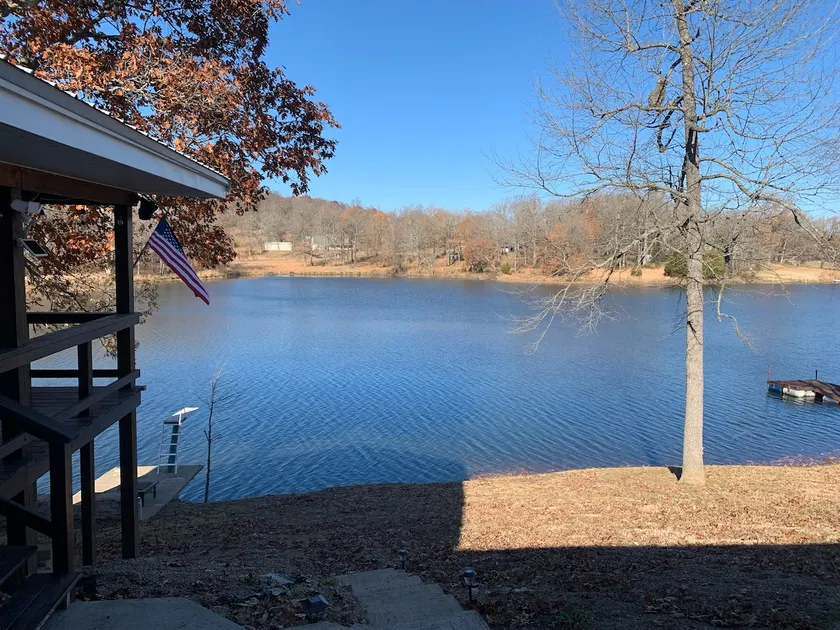Cheerful 3 Bedroom home on a semi-private lake - Image 1