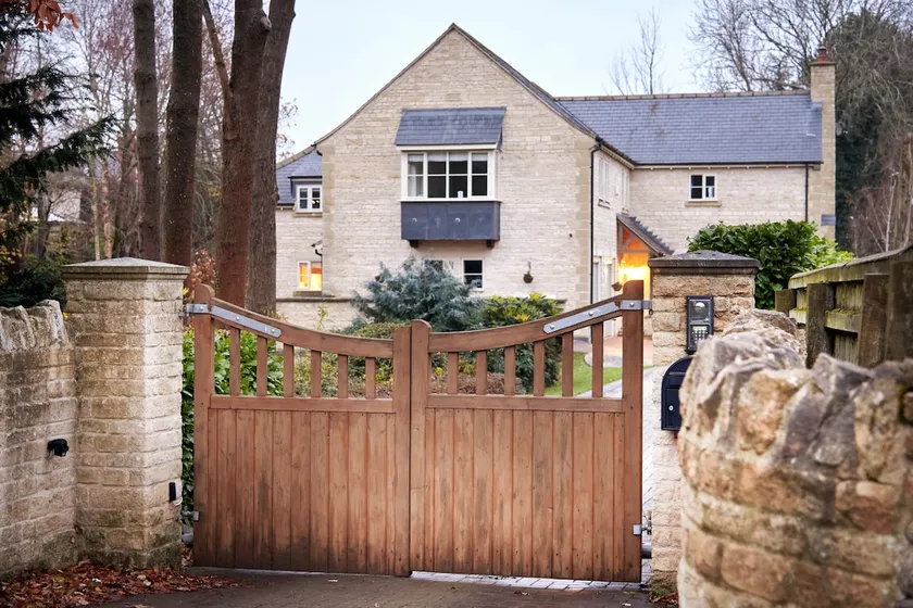 Bridge House Apartment. Luxury and cosy self contained apartment. - Image 1