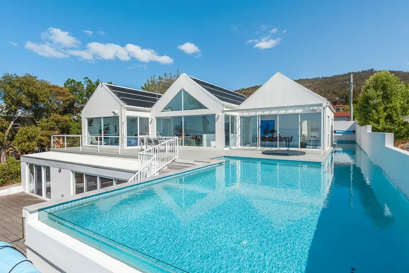 Waterfront Oasis with Infinity Pool - Image 1