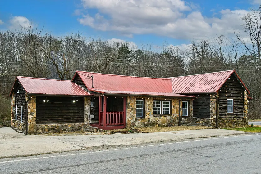 West AVL Cabin: Hot Tub, Fire Pit, Dogs Welcome - Image 1
