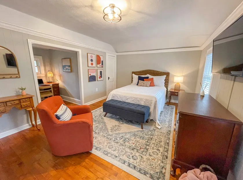 Private Guesthouse w/Kitchen - Minutes from Uptown - Image 1