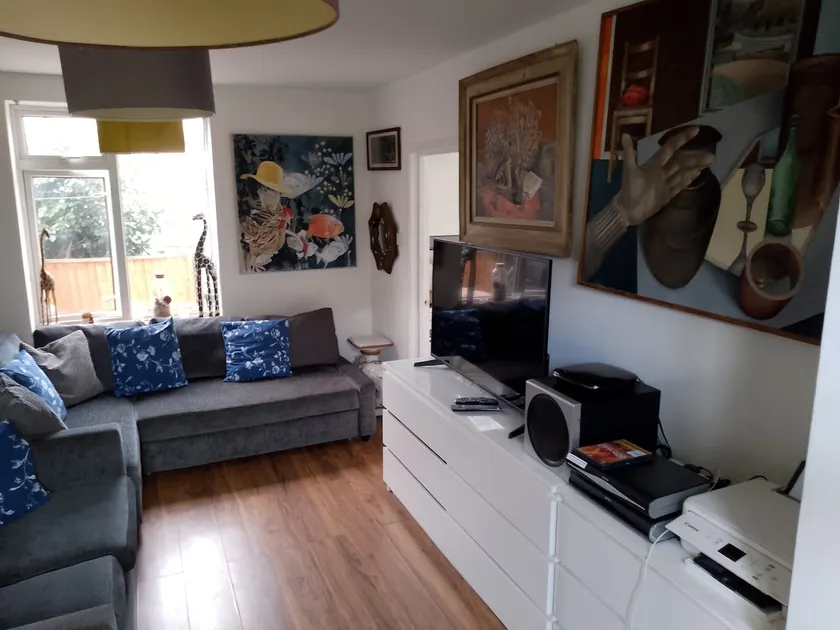 Spacious + Cosy 4 Bed House with Garden Zone 2 W12 - Image 1