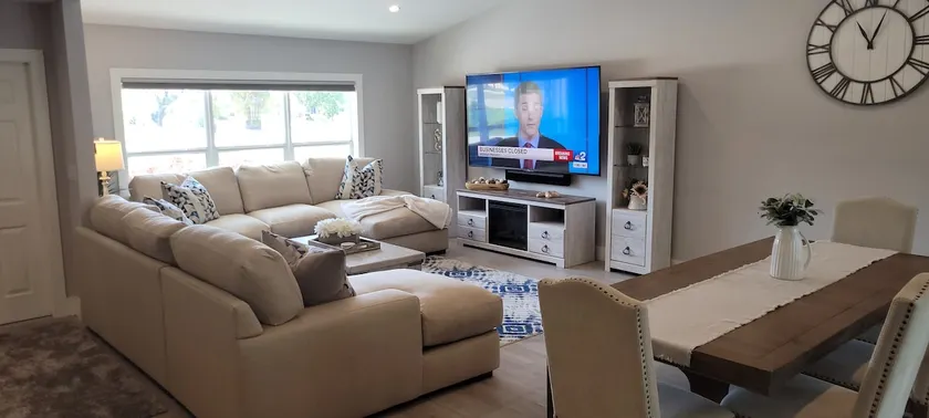 Remodeled 4 BR 3 Full Bath Sunshine Getaway - Image 1