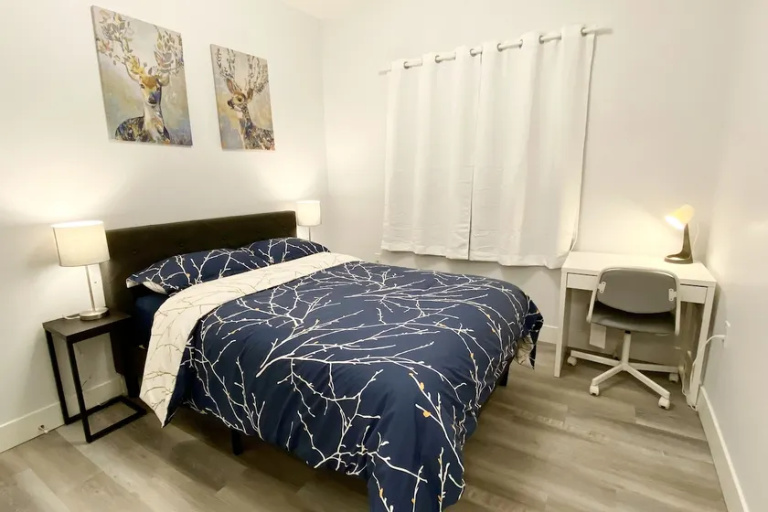 CLEAN 2 BEDRM Suite 800m from Metrotown & Skytrain - Image 1