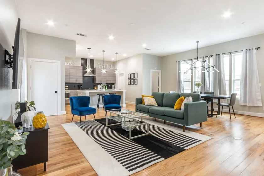 TRENDY 3bd w/Rooftop Firepit & Grill Bishop Arts - Image 1