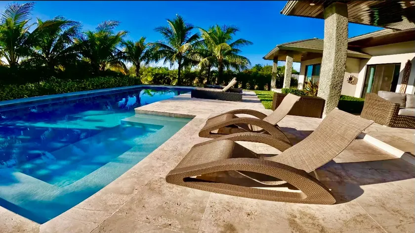 Luxury Water Front Villa Freeport Bahamas - Image 1
