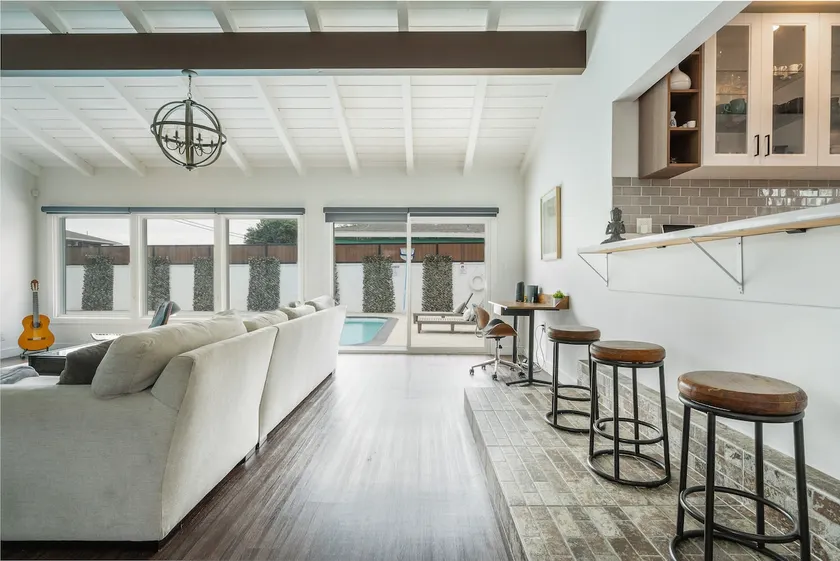 Modern Home close to SoFi Stadium, LAX & Beaches - Image 1