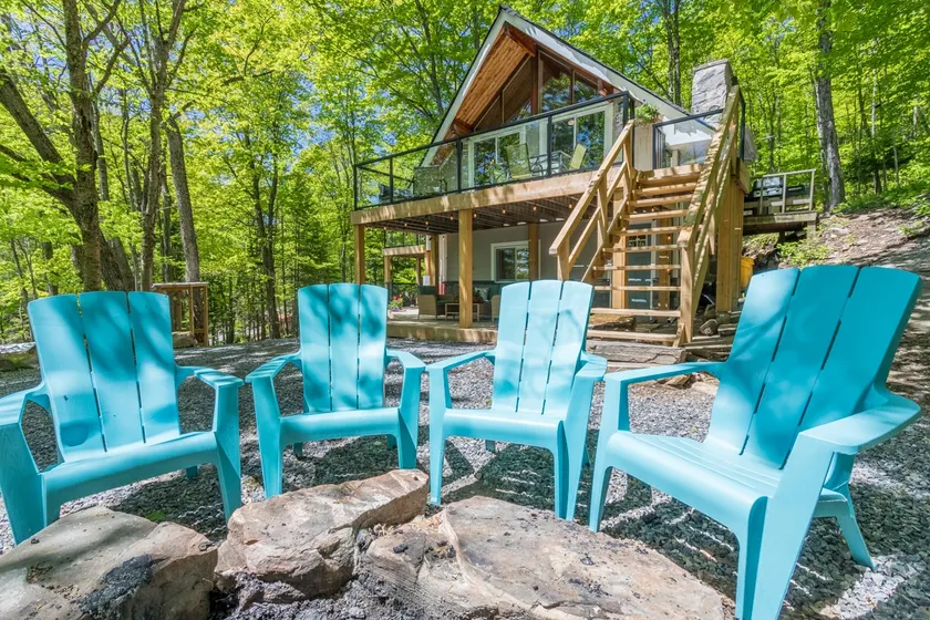 SLOPESIDE 4 BED,HOT TUB, BEACH, FOUR SEASON, NEAR ALGONQUIN PARK AND ARROWHEAD. - Image 1