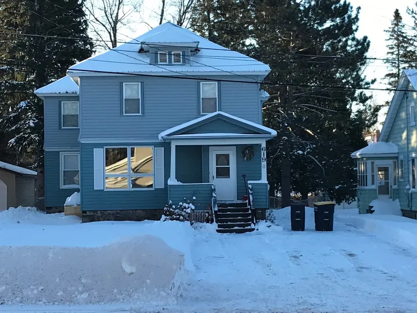 Pabst Street Retreat - Cozy 5 bedroom 7 bed home - Image 1