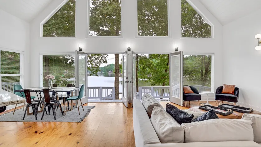 Lakefront Destination with dock and deck - Image 1