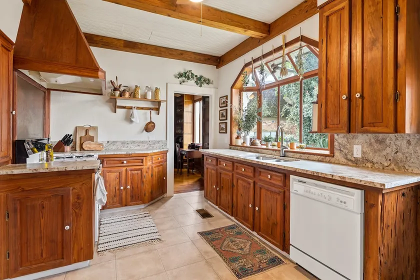 Romantic Acadian Cottage in Downtown Lafayette - Image 1