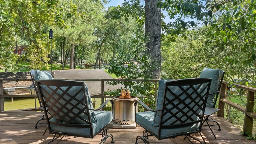 Lakefront Chalet | Sleeps 8 | Firepit | 1hr Dallas - Image 1
