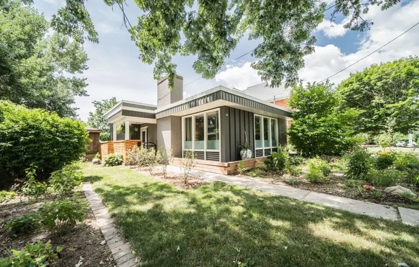Mid Century 4 bedroom home located near downtown - Image 1