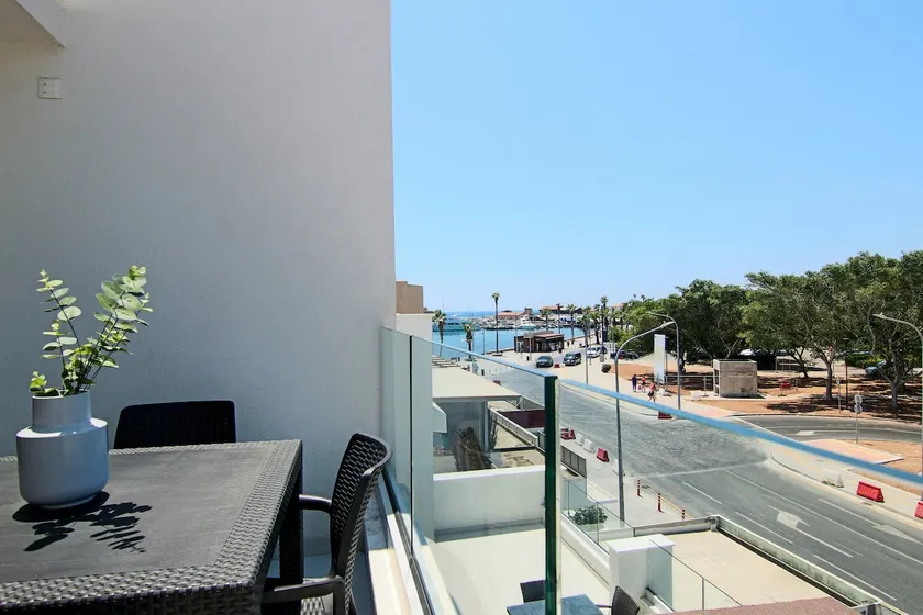 Phaedrus Living - Seaside Executive Flat Harbour 208 - Image 1