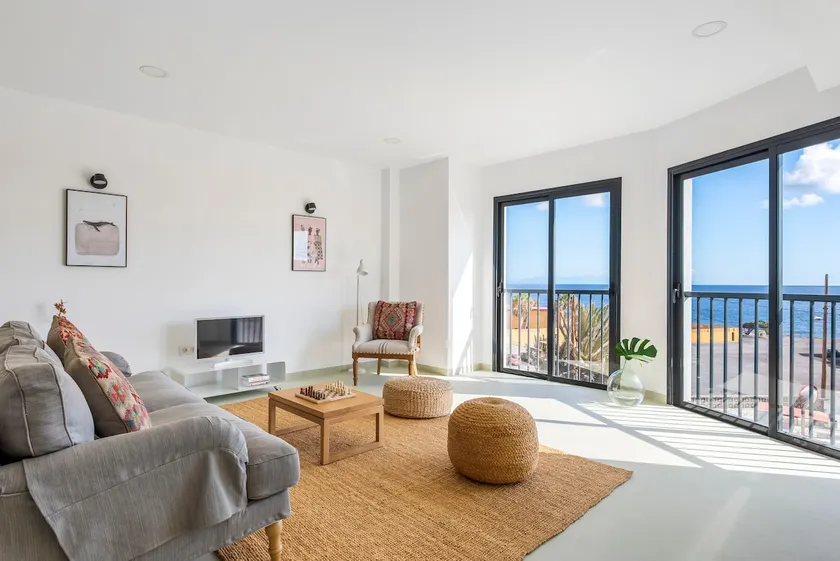 Design house with roof terrace & ocean views - Image 1