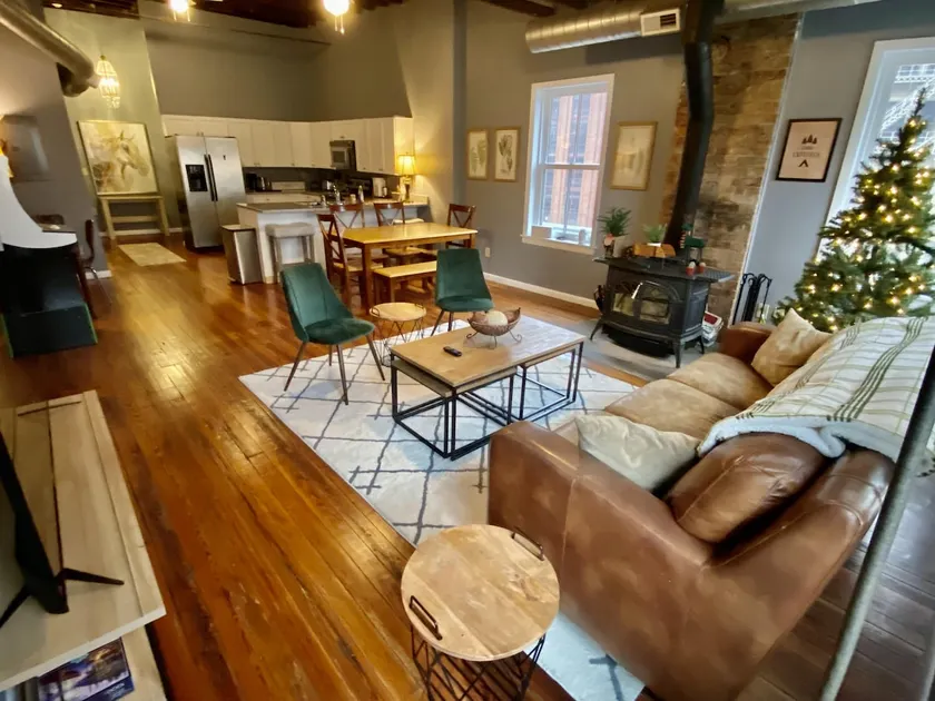 Aronoff Penthouse/Cozy Cabin in City/Free Parking - Image 1