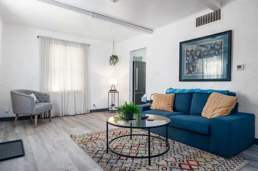 Clean & Bright home on South Side - Image 1