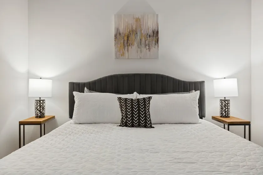 Save Big! Modern Stay by Trails, Food & Shopping - Image 1