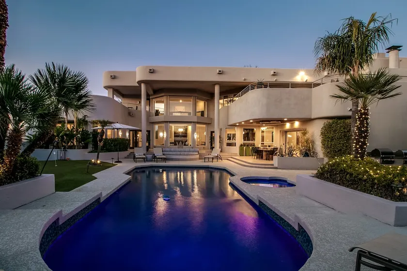 Stunning Private & Modern N. Scottsdale Estate! - Image 1