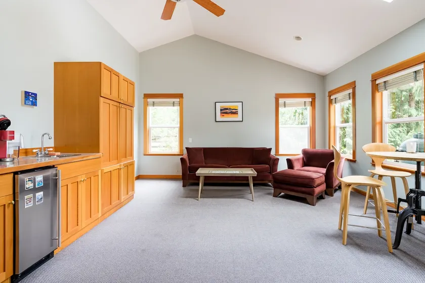 Bainbridge Island Guesthouse, a cozy casita. - Image 1