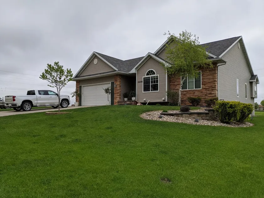 Family Style Home right on the Bike Trail - Image 1