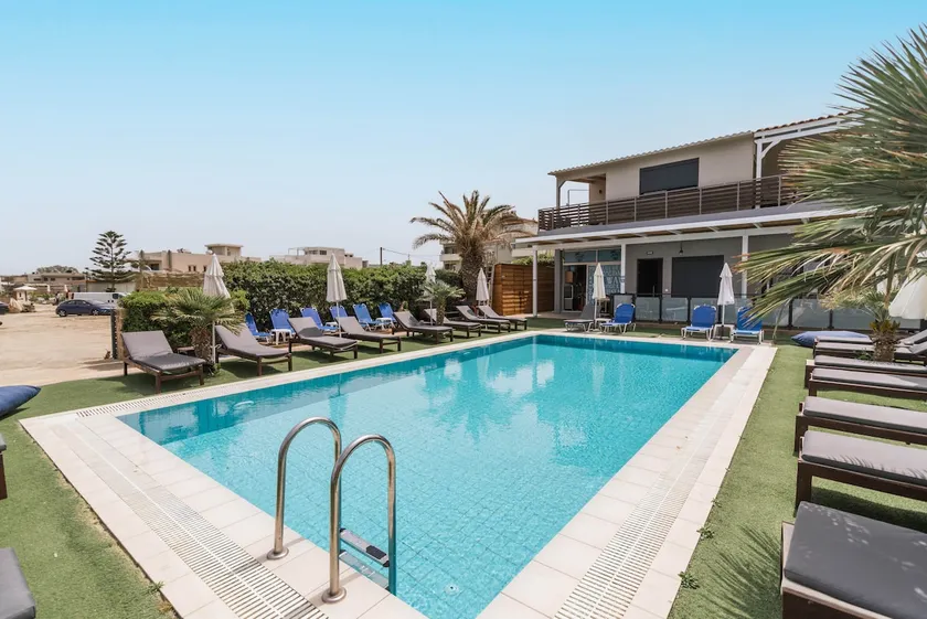 Havana 1 Sea and Pool Apartment - Image 1