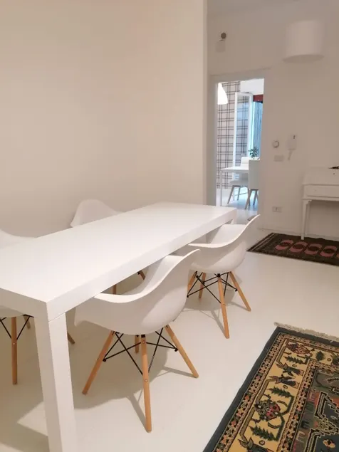 White home - Image 1