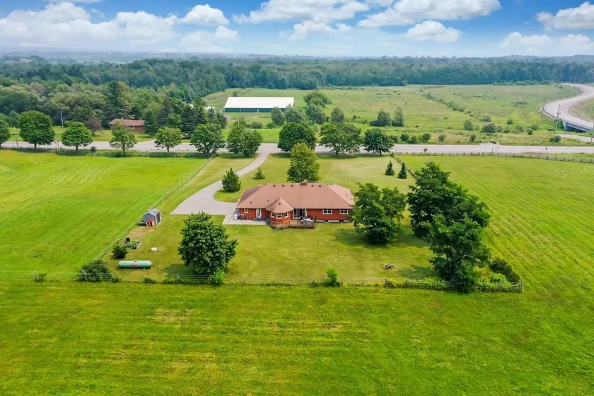 Serene 5-BR Bungalow, 3 Full + 2 Half Baths - Image 1