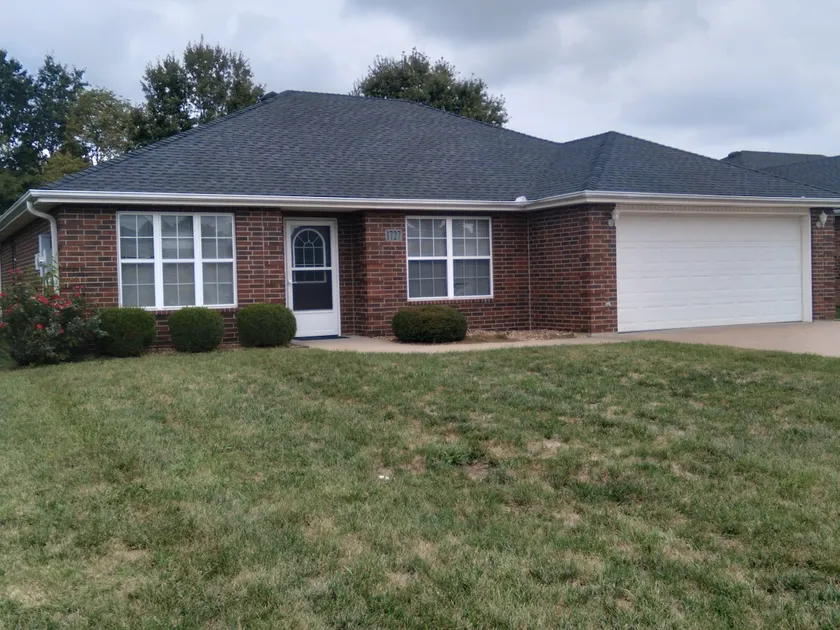Beautiful Newly Furnished 3 bedroom 2 bath Home!! - Image 1