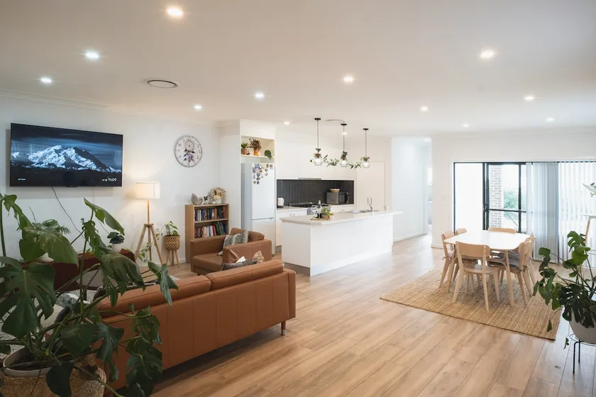 Bibish - Spacious Quiet Modern Home - Image 1