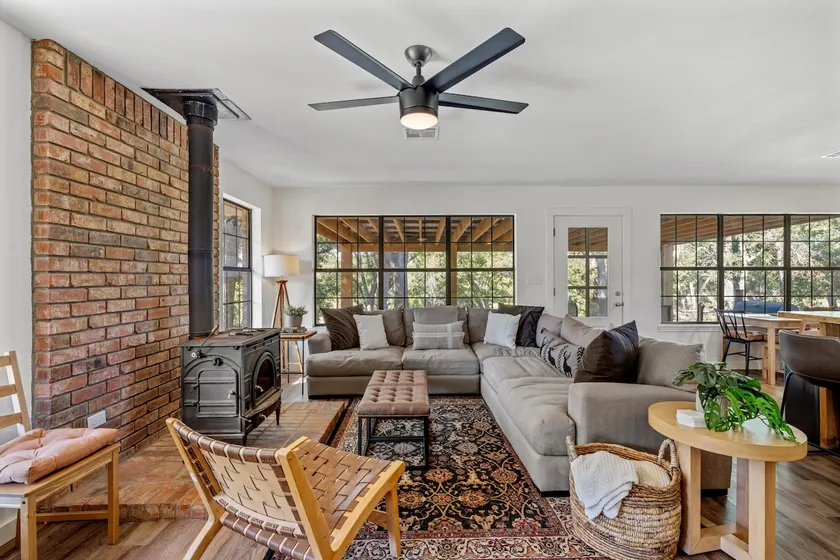 Brazos Riverside Cottage - Family, Fun Getaway - Image 1