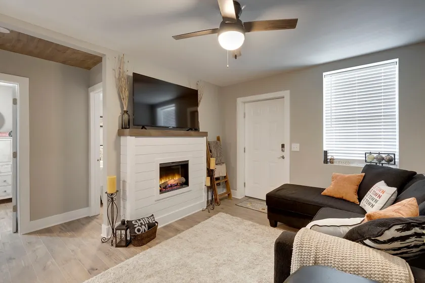 Cozy Cottage Firepit & Patio 1.5 mi from DT Square - Image 1