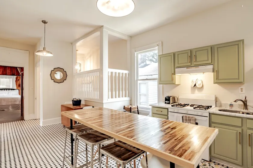 Historic Home in Oakleigh, Sleeps 10, Mardi Gras - Image 1