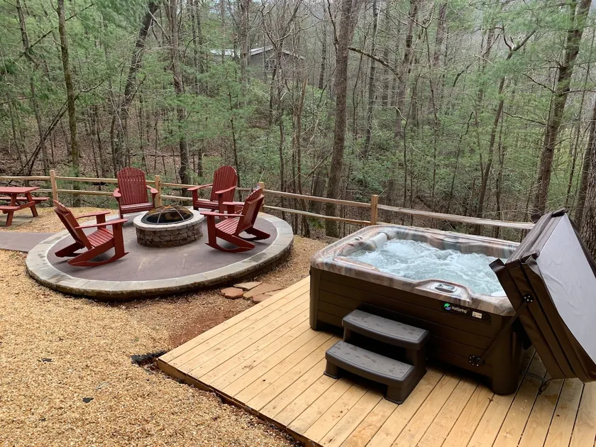 Private Ellijay Log Cabin, Hot Tub, Fire Pit, Pet Friendly, Mins to Downtown - Image 1