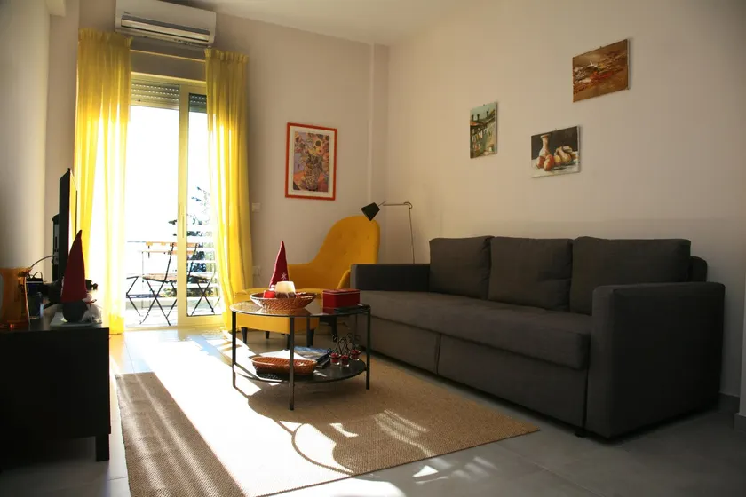 Lovely sea front apartment - Image 1