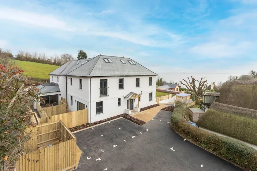 Stunning Coastal Apartment in Maidencombe with Sea Views & Garden - Image 1