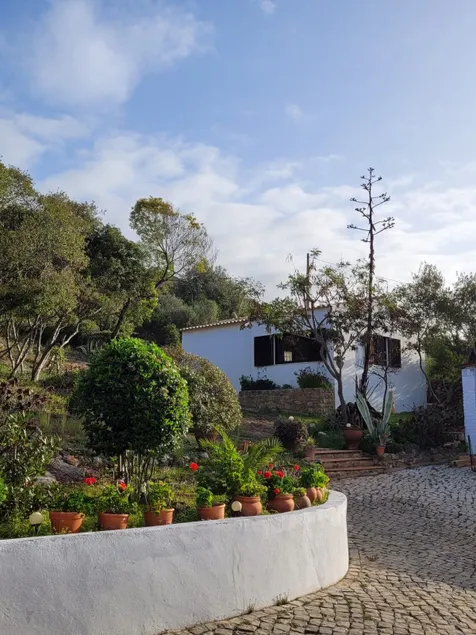 Independent studio in property & pool access - Image 1