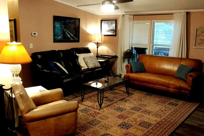 Private 3bd Riverhouse - Image 1