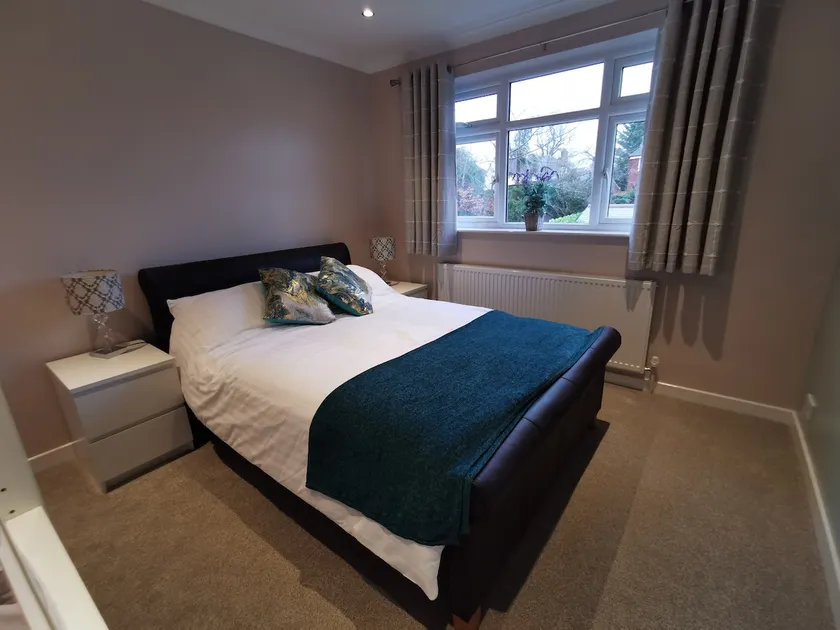 Private Annexe with Parking - Image 1