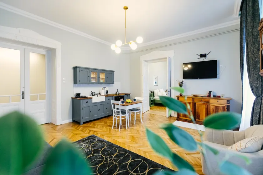 Bright & Stylish Apartment 3min walk from Old Town - Image 1