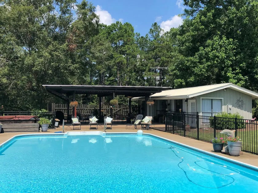 Adorable cottage with pool and hot tub - Image 1