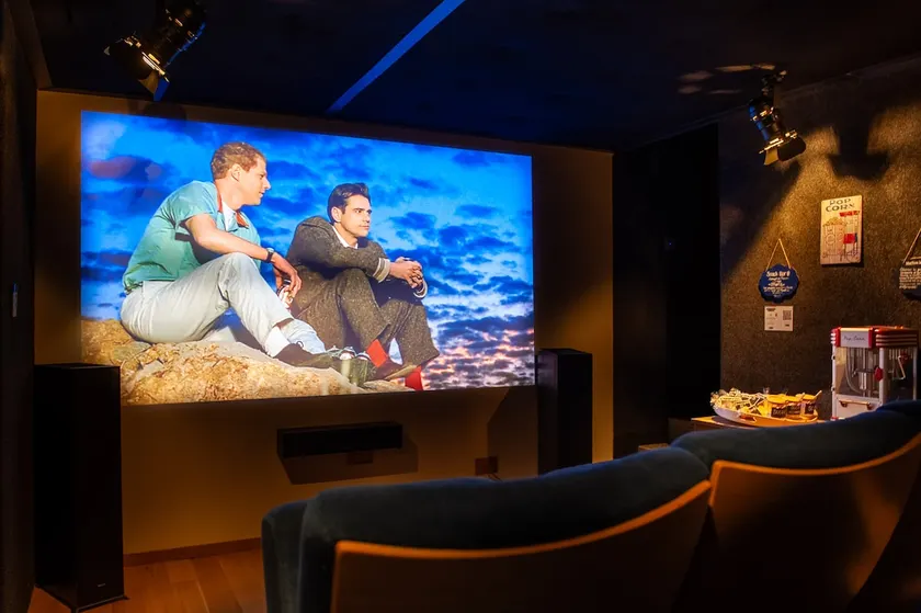 Guest house with private cinema and Swedish bath - Image 1