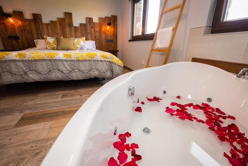 ”Casa Carin Apartments” Premium 2 pax jacuzzi - Image 1