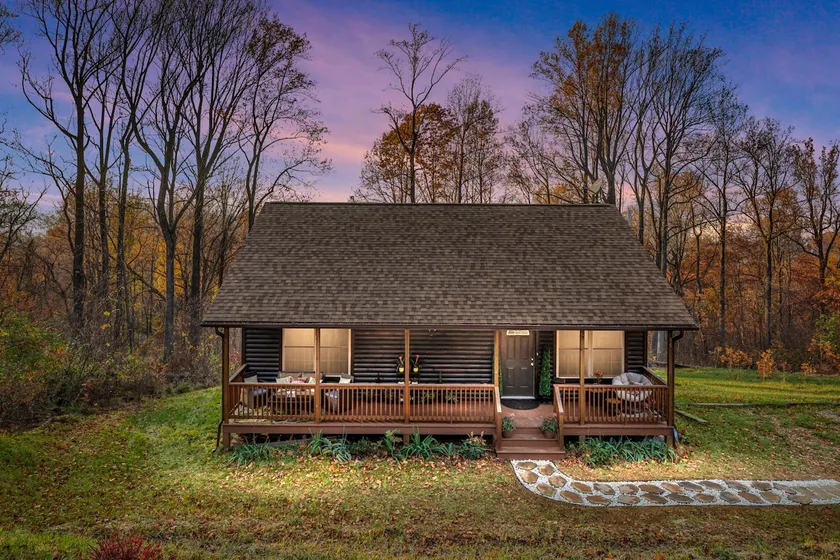 Cozy Cabin in the Clouds . Hot Tub, Wineries, Skyline - Image 1