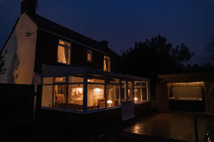 Hot Tub Pet Friendly Luxury Cosy Cottage, Near Withernsea and Patrington - Image 1