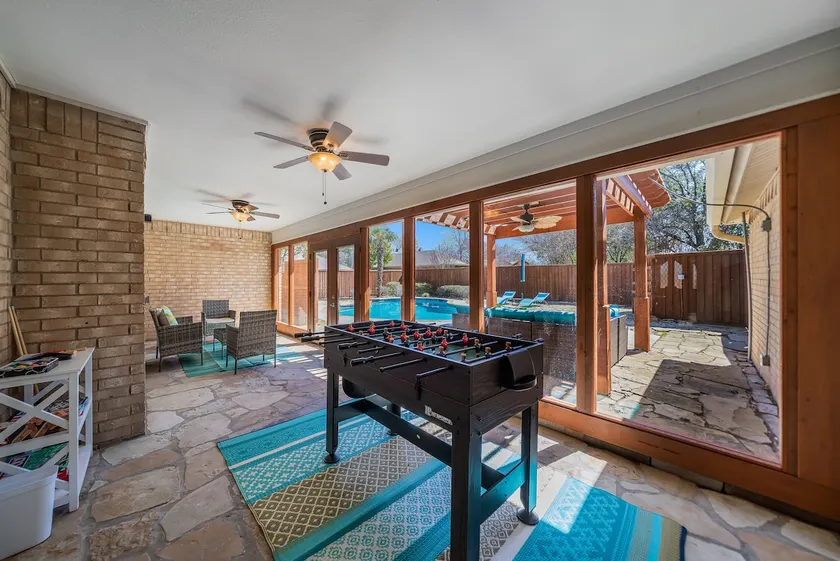 One Story House, King Beds, TV in all bedrooms, Desks, Grill and Pool.  - Image 1