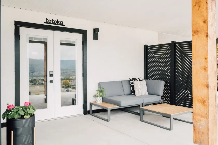 Totoka - Modern Luxury at Navaka House - Image 1